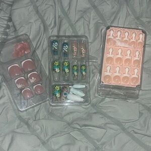 Floral Press-On Nail Set - Green, Pink, and Cream Collection